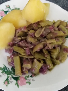 Una foto de Ensalada caliente de porotos verdes