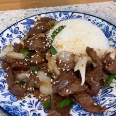 A picture of Mongolian Beef.
