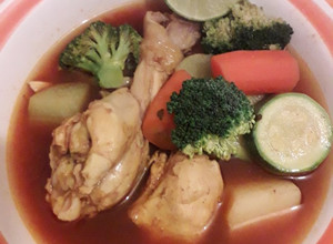 Una foto de Caldo de pollo, (rojo)