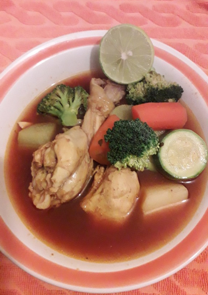 Una foto de Caldo de pollo, (rojo)
