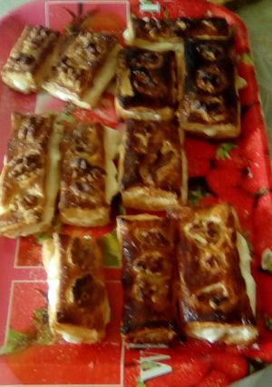 Foto principal de Hojaldre con nata y nueces