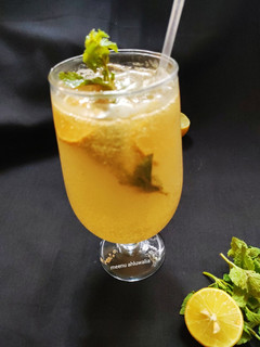 फ्रेश लाईम सोडा (Fresh lime soda recipe in hindi) रेसिपी मुख्य फोटो