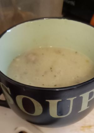 A picture of Asparagus and sweetcorn soup with chicken & mushrooms. Low fat.