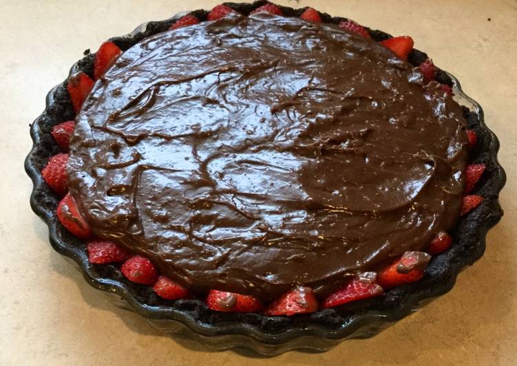 Step-by-Step Guide to Prepare Homemade Chocolate Strawberry Oasis Pie