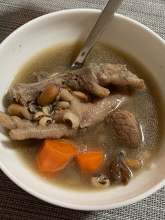 A picture of 🥣眉豆花生雞腳湯.
