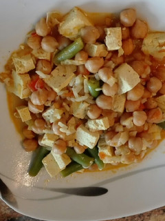 Una foto de Guiso de garbanzos y tofu