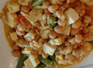 Una foto de Guiso de garbanzos y tofu