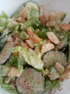 Una foto de Ensalada con frutas y salsa de yogurt