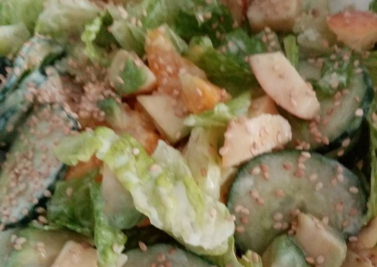 Ensalada con frutas y salsa de yogurt