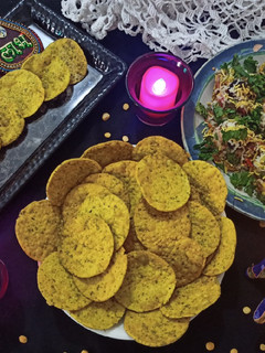 બેસન મેથી પૂરી વિથ પૂરી ચાટ (Besan Methi Puri with Puri Chat Recipe in Gujarati) રેસીપી મુખ્ય ફોટો
