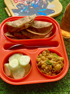 छोले पूरी(chole puri recipe in hindi) रेसिपी मुख्य फोटो