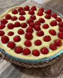 Tarta con crema pastelera y frambuesas