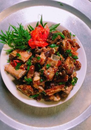 Hình của món Sườn xào chua ngọt.