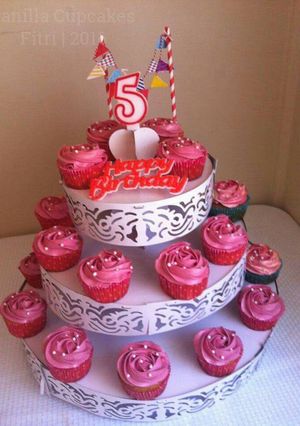 Foto resep Simple vanilla Cupcakes Untuk Ulang Tahun Anak