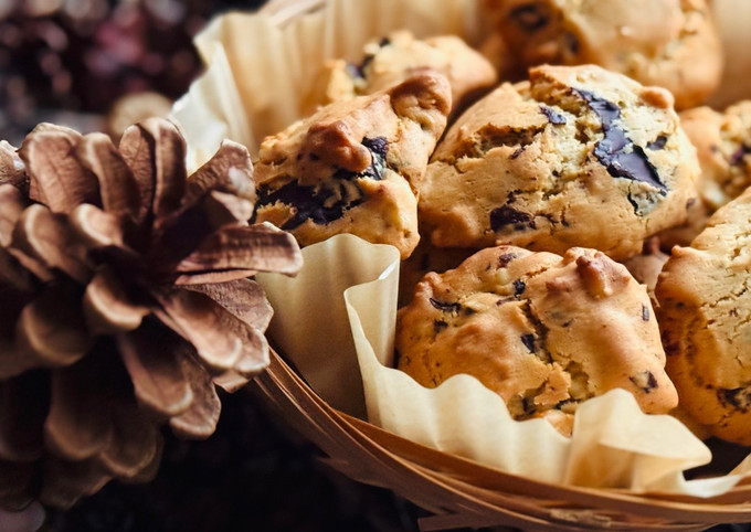 Cách Làm Món  Bánh Cookies Hạt Thông Chocolate đen của Dory - Cookpad