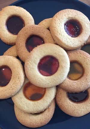 A picture of Stained glass window biscuits.