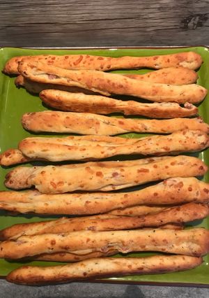 Une photo de Gressins lardons comté