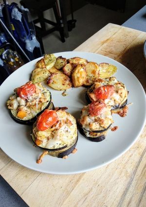 Una foto de Milhojas de berenjenas con pollo y verdura