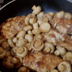 A picture of Glazed Chicken with Mushroom.