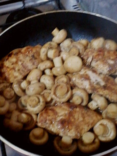 A picture of Glazed Chicken with Mushroom.