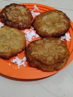 தேங்காய்கோதுமை பணியாரம் (Thenkaai kothumai paniyaram recipe in tamil) செய்முறை முக்கிய புகைப்படம்