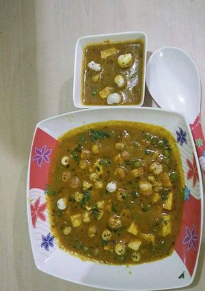 A picture of Makhana Matar Paneer Curry.
