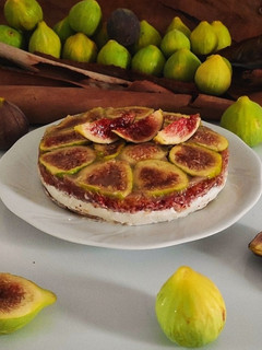 A picture of Coconut Panna Cotta Cheesecake with Fresh Figs.
