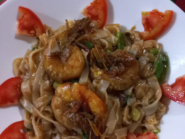 Cara Gampang Membuat Mie tiaw goreng dengan udang(Fried tiaw noodles with prawns) yang Lezat Sekali