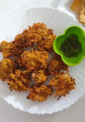A picture of Moong Masoor daal ke pakore.