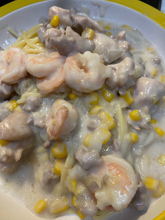 白醬蝦仁雞肉義大利麵 的食譜成品照片