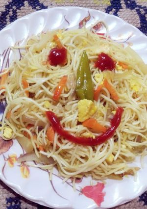 স্মাইলি এগ চাউমিন রেসিপির প্রধান ছবি