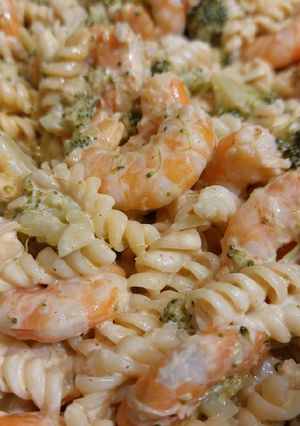 Une photo de Crevettes 🍤 sautées, pâtes et brocolis