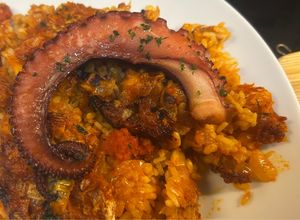 Una foto de Arroz con Pulpo y Sobrasada en Airfryer Cosori