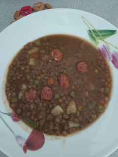 Una foto de Lentejas sencillas con chorizo