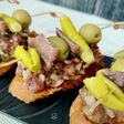 Pincho de steak tartar con gilda