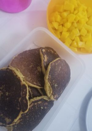 Una foto de Hotcakes de avena y mango
