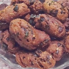 A picture of Methi muthiya (snacks).