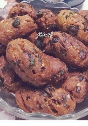 A picture of Methi muthiya (snacks).