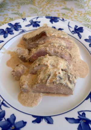 Una foto de Solomillo de cerdo en salsa de almendras