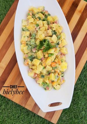 A picture of Olivier salad.