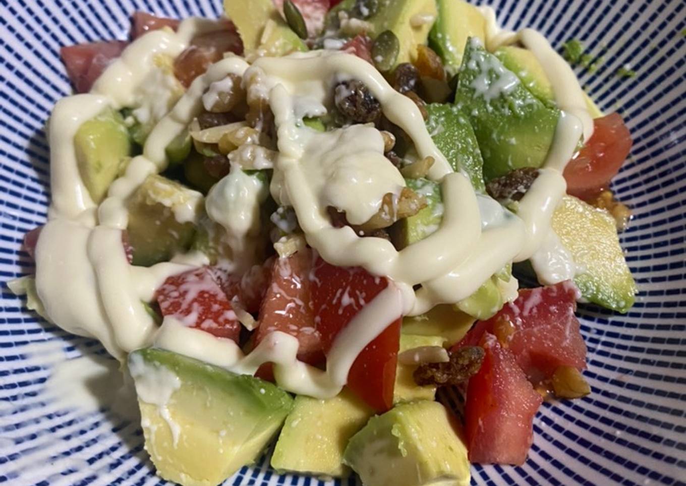Ensalada de aguacate y frutos secos