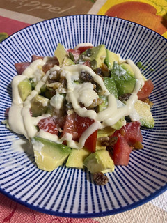 Una foto de Ensalada de aguacate y frutos secos