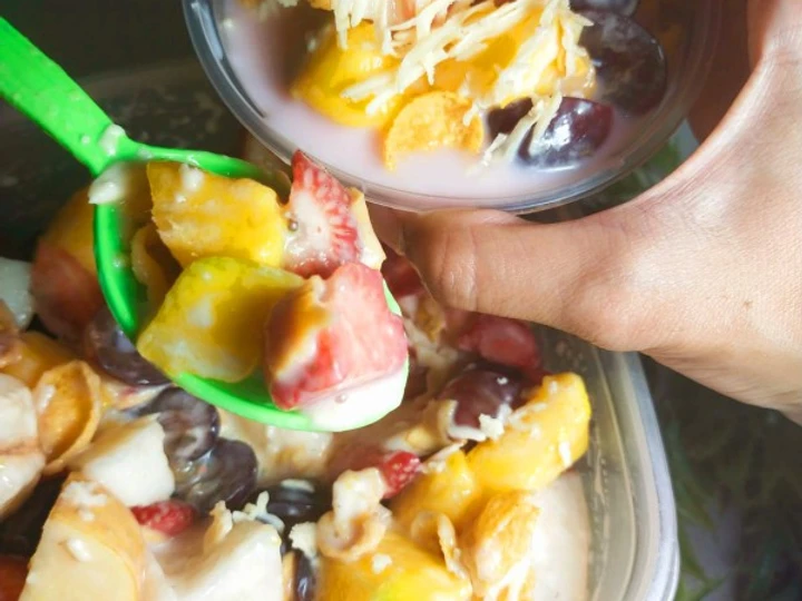 Cara Mudah Membikin Resep Salad Buah Segar with Cornflakes, Cheese, Yoghurt &amp;amp; Mayo yang Menggugah Selera Anti Ribet, Mantap Sekali