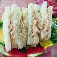 Chicken bread sandwich A picture of Chicken bread sandwich.