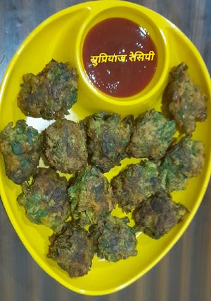 A picture of Palak pakoda.