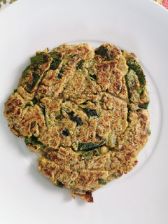 Una foto de Tortilla de harina de garbanzo con rajas