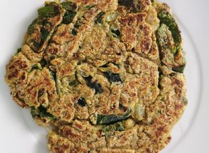 Una foto de Tortilla de harina de garbanzo con rajas