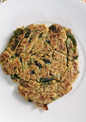 Una foto de Tortilla de harina de garbanzo con rajas
