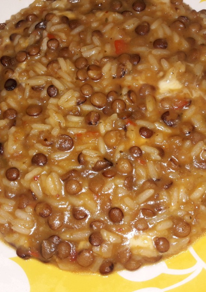 Una foto de Guiso de Lentejas y Arroz económico.🍜