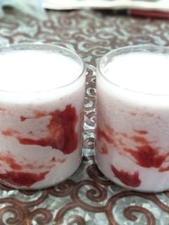 स्ट्रॉबेरी शेक (strawberry shake recipe in Hindi) रेसिपी मुख्य फोटो